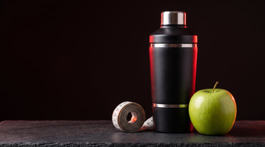 Protein-Shaker mit Maßband und Apfel – Proteinshake zum Abnehmen – SpacePower