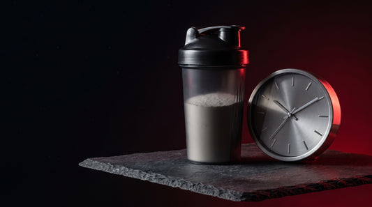 Kreatin-Pulver und Uhr – Timing der Einnahme – SpacePower